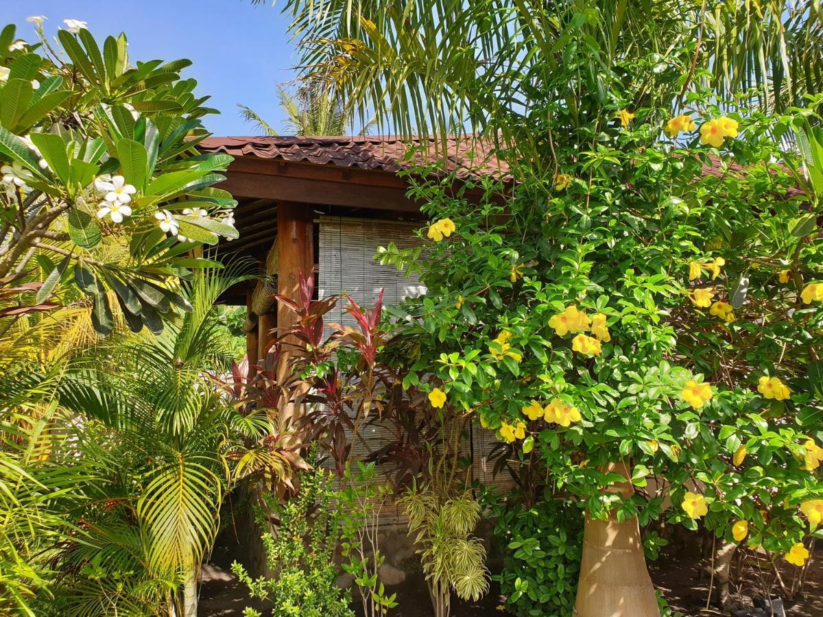 Waiara Village Guesthouse Maumere Exterior photo
